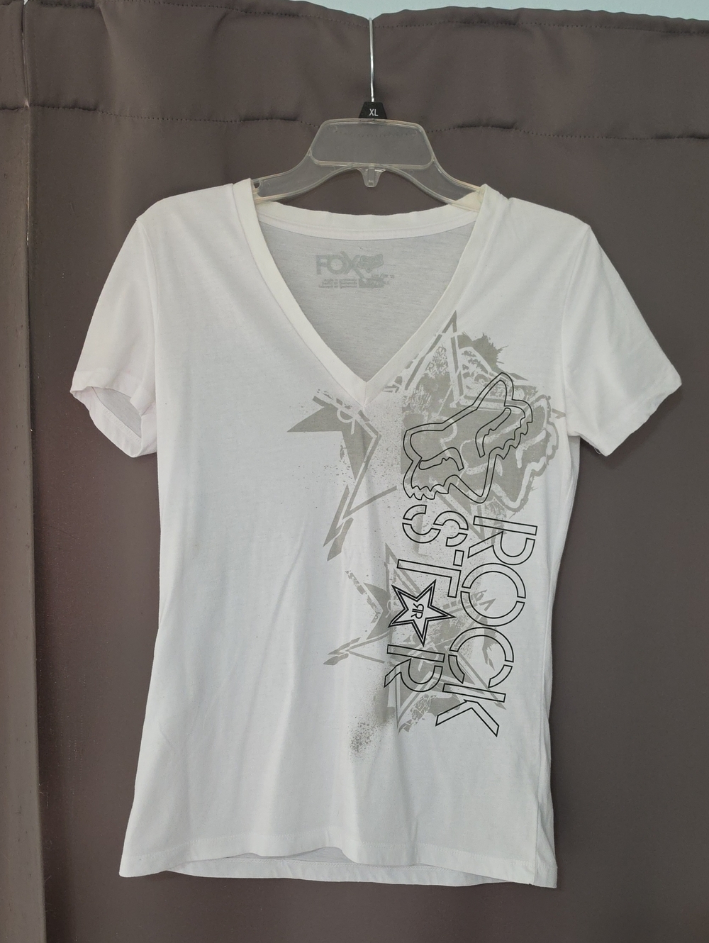 Fox Women's White V-Neck Graphic Tee with Gray Fox Head